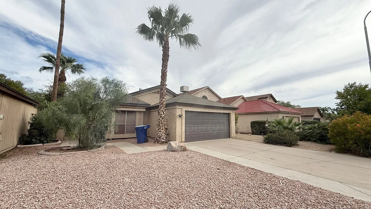 3 bed, 2.0 bath, 1350 sqft, $2,200 — Photo 2