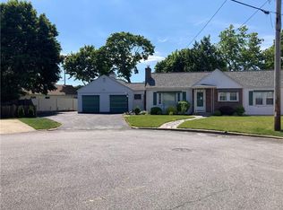 52 Windsor Ct, Pawtucket, RI 02861