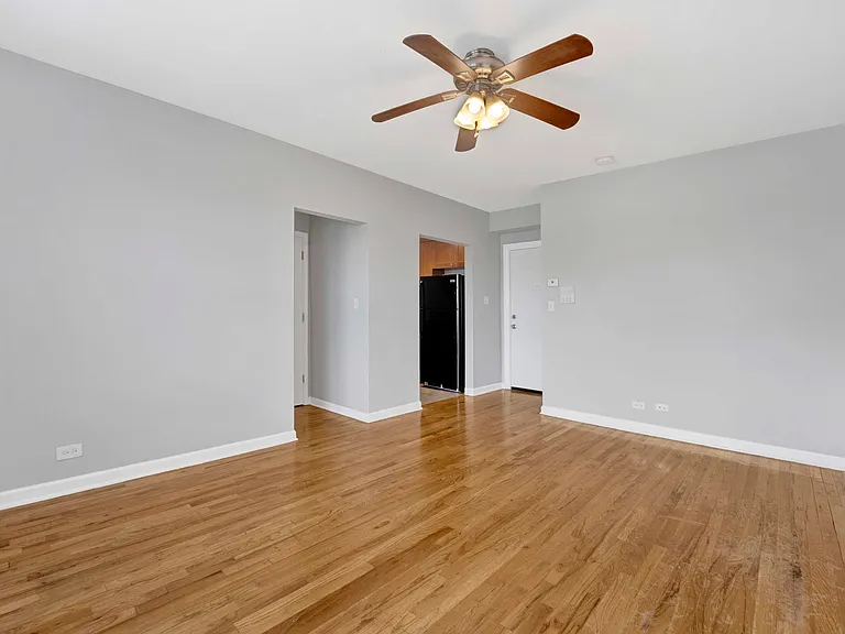 414 W Walnut St #304 — Photo 5