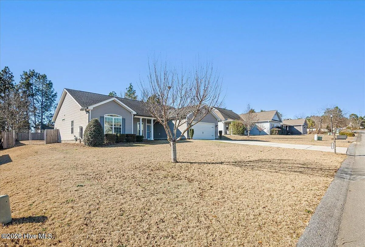 4 bed, 2.0 bath, 1842 sqft, $2,295 — Photo 3