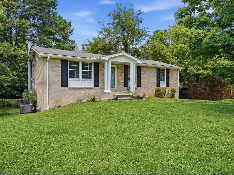 413 Clearwater Dr