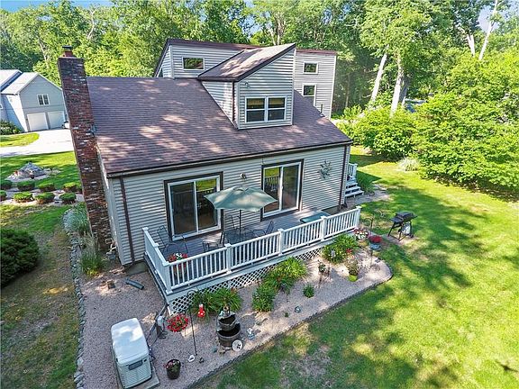 3rd image of 163 Parkwood Dr