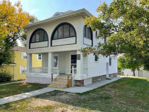 323 N Central Ave, Kenmare, ND 58746