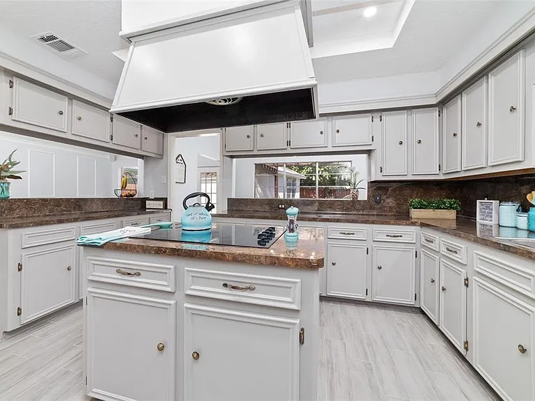22122 Woodrose Dr — Photo 17