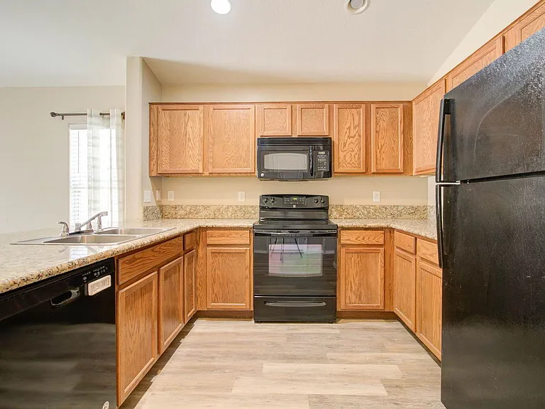 41375 W Cahill Dr — Photo 15