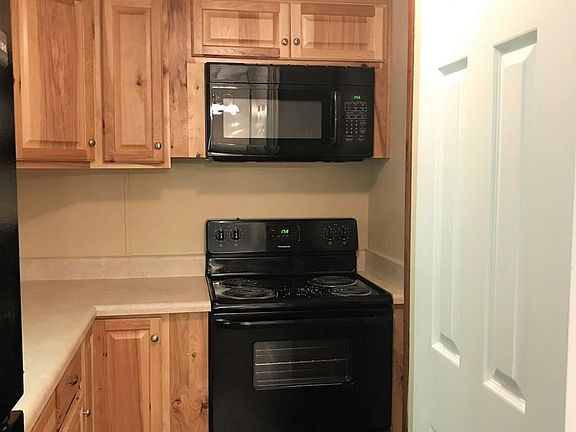 4th image of 693 Northington St