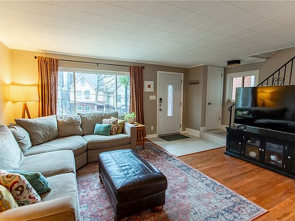 3rd image of 1030 Mirror St