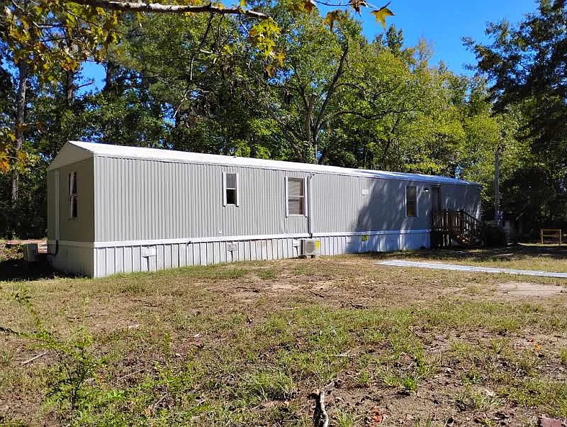 3 bed, 1150 sqft, $900 — Photo 1