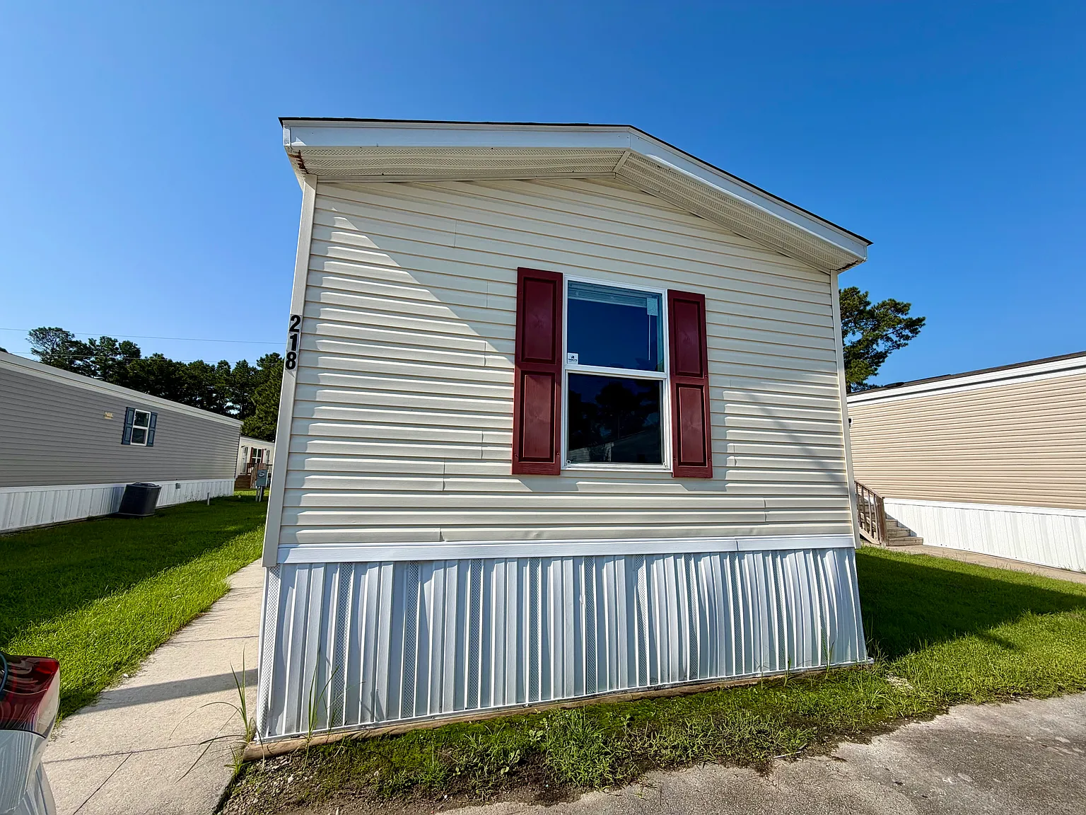 3 bed, 1056 sqft, $1,353 — Photo 1