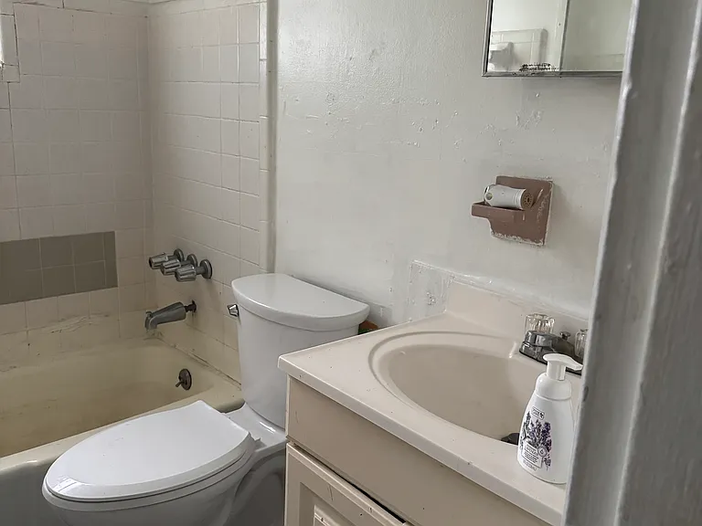 349 N Caroline St #B — Photo 6