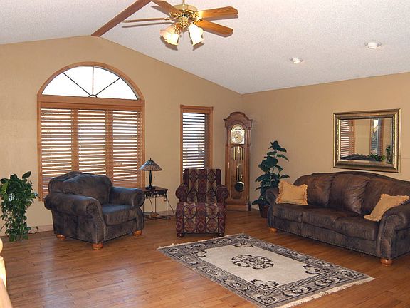 Great Room is 20x22 with hardwood floors. Set up to install gas fireplace