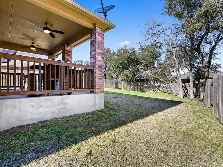 1524 Uhland Dr — Photo 26