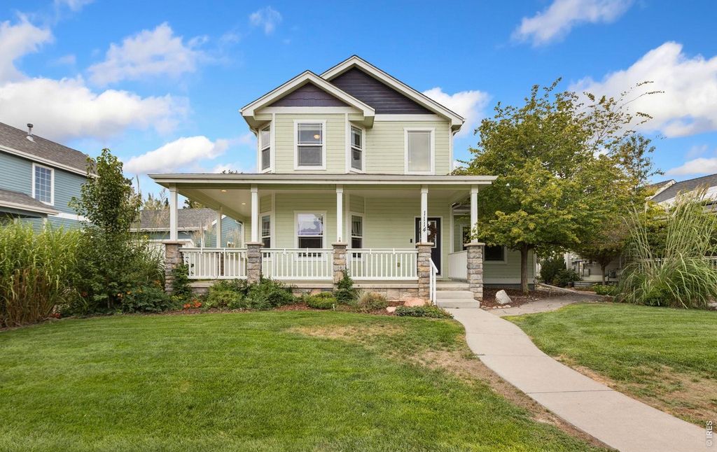 1114 Crescent Dr