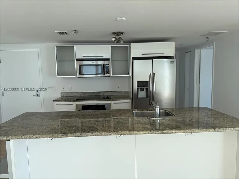 185 SW 7th St #3311 — Photo 5