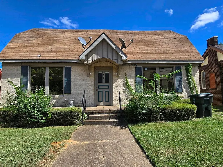 420 S Spring Ave — Photo 1