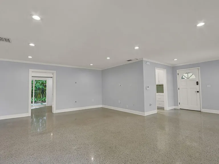 382 SE Edgewood Dr — Photo 4