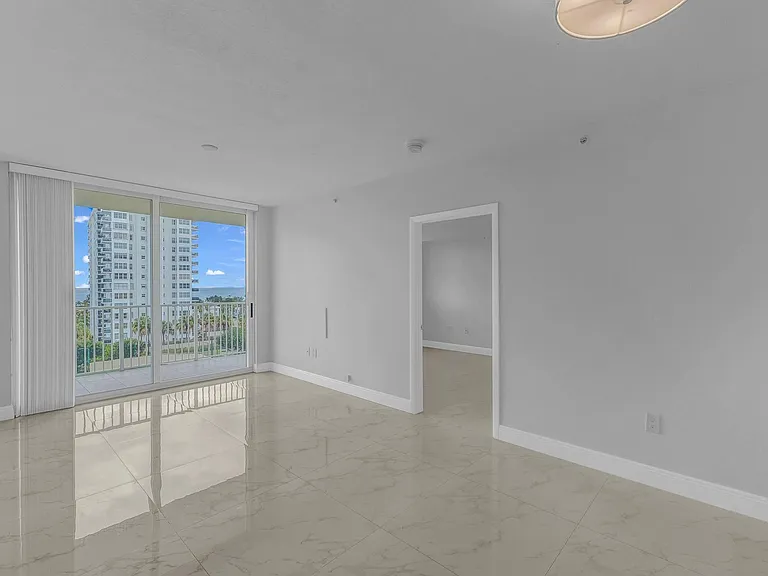 3020 NE 32nd St #905 — Photo 9