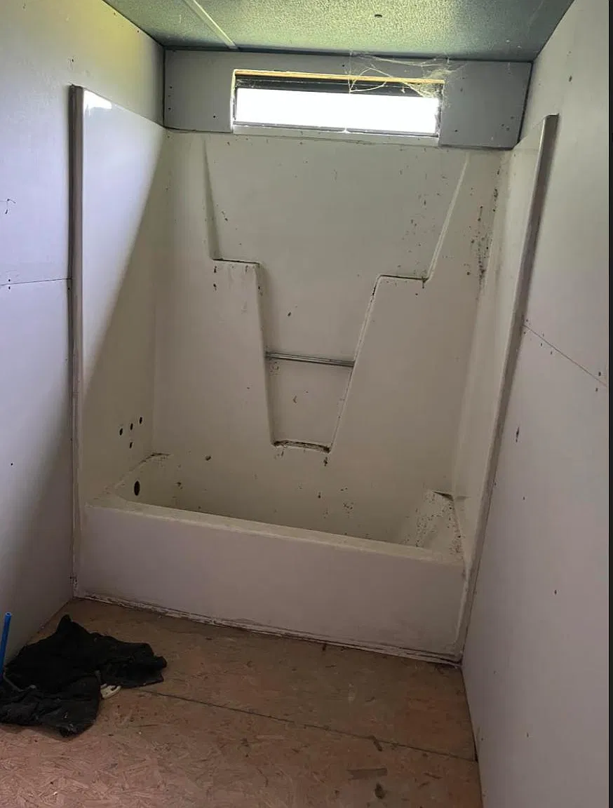 2 bed, 920 sqft, $300 — Photo 3