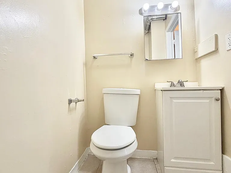 138 Hallock Ave #22R — Photo 1