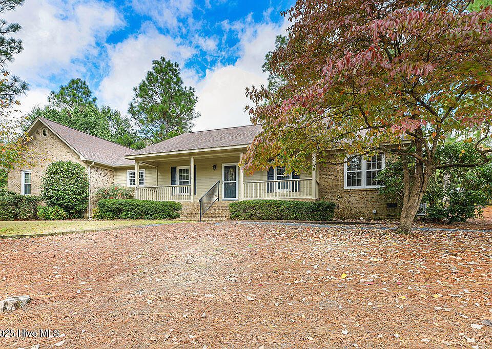 1st image of 10 Surry Circle Dr N