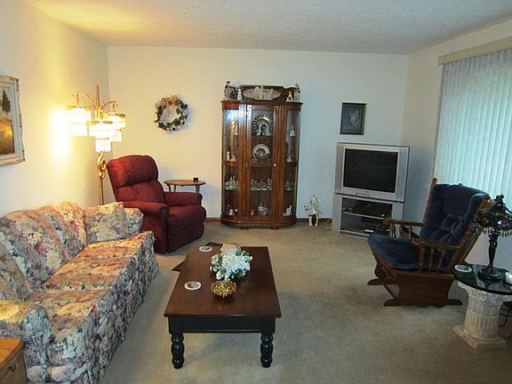 2nd image of 106 Sherwood Dr