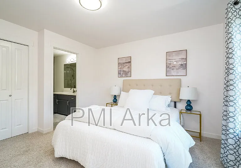 2460 NE Park Dr — Photo 8