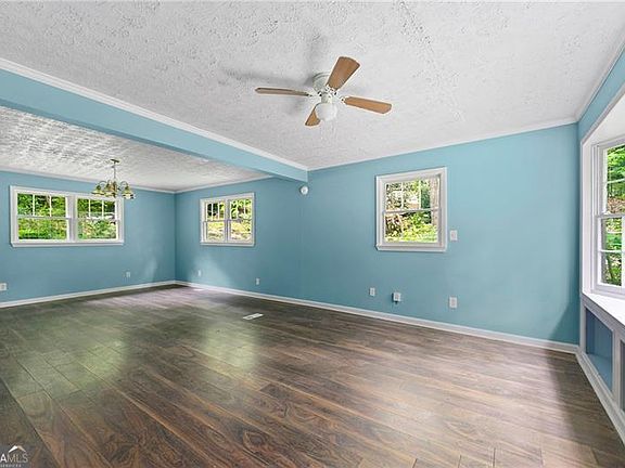 3rd image of 4445 Woodhaven Dr
