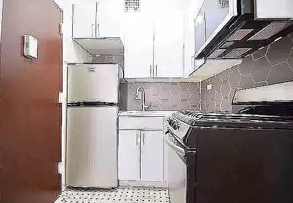 4th image of 9 E 124th St