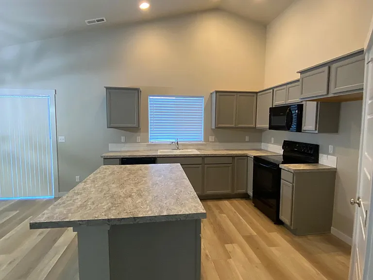 2882 N Klemmer Ave — Photo 3