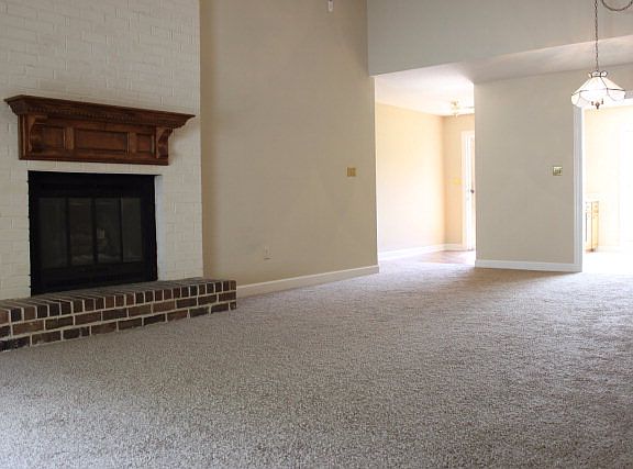 3rd image of 204 Woodhaven Ct