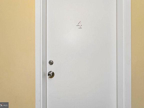 3rd image of 242 Centre St Unit 4