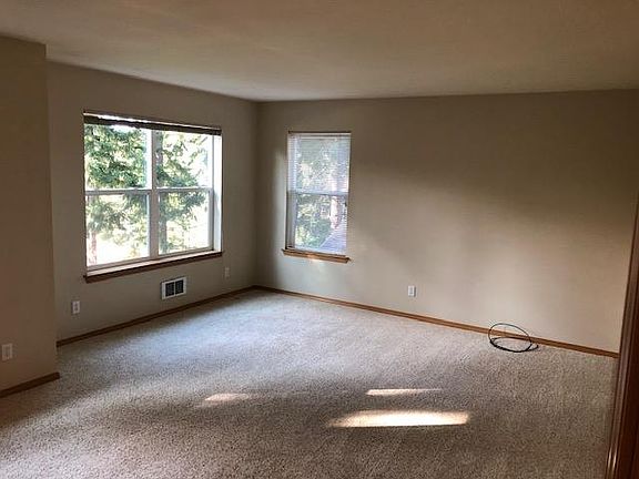 4th image of 349 Selkirk Dr