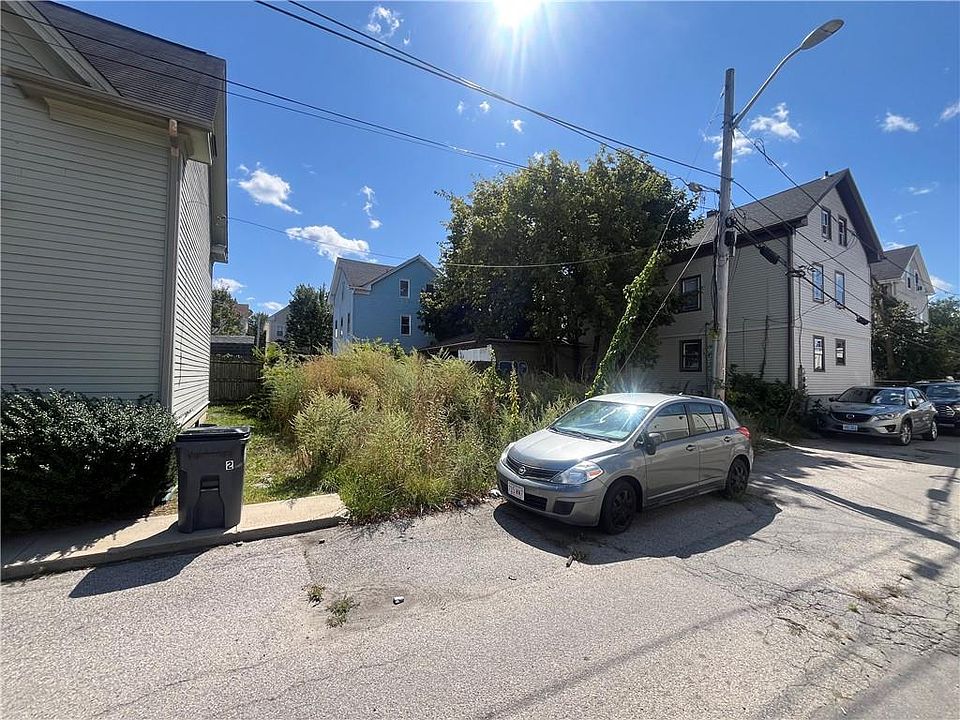 2nd image of 18 Wayne St