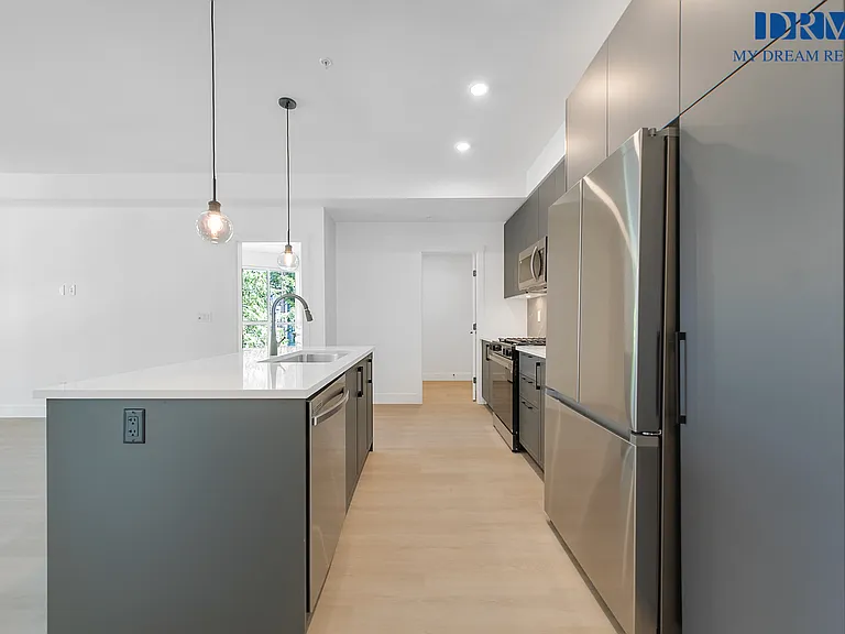 3438 146a St #D197 — Photo 2