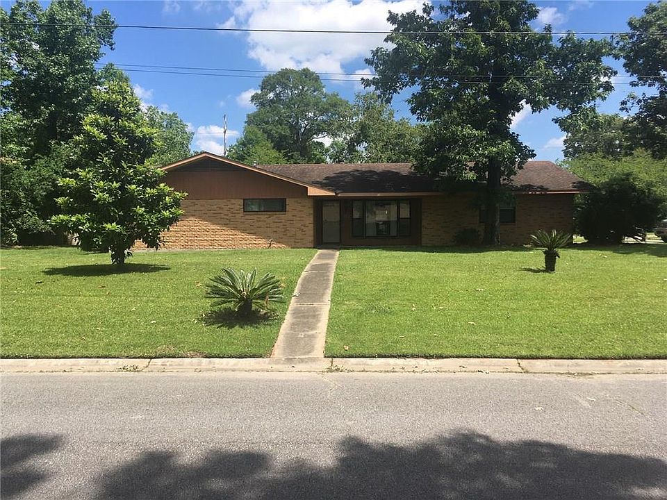 1st image of 302 Marilyn Dr