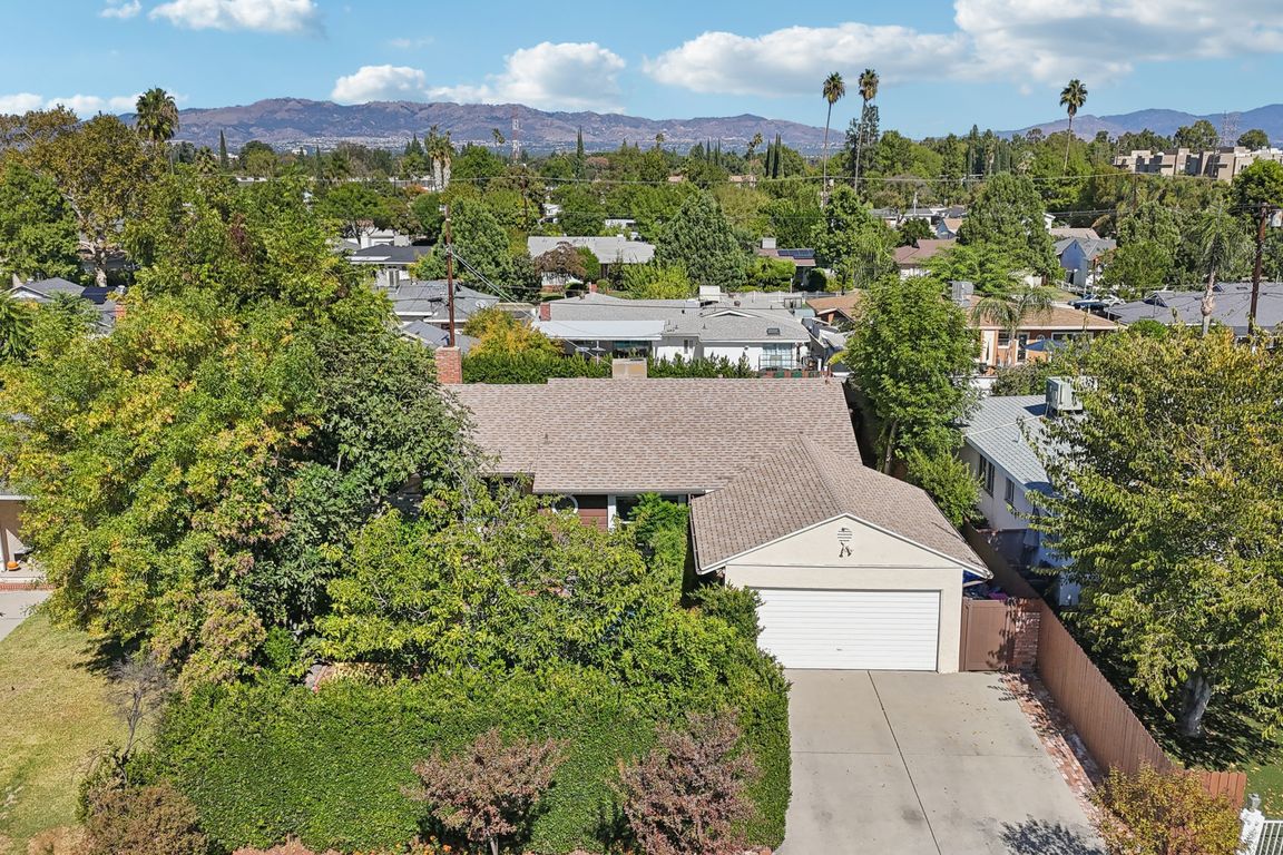 Sylvan St-S2110-049.jpg