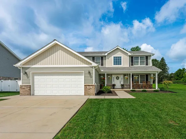 1301 N Wild Pine Dr, Yorktown, IN 47396