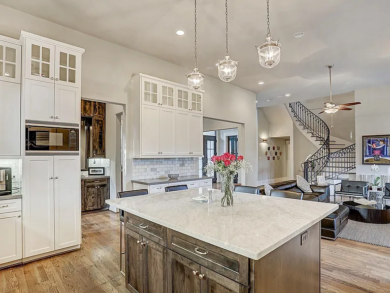 5655 Locke Ln — Photo 10