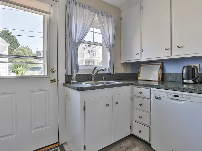 17 Harbor St — Photo 7