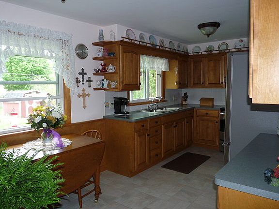 3rd image of 52 Harriette Dr
