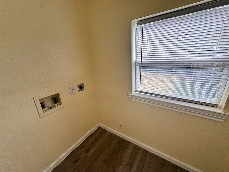 306 Dover Dr — Photo 7
