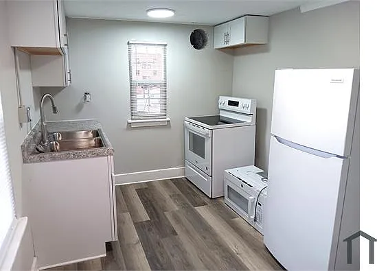 621 E Main St — Photo 9