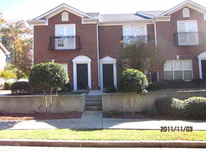 110 Woodlake