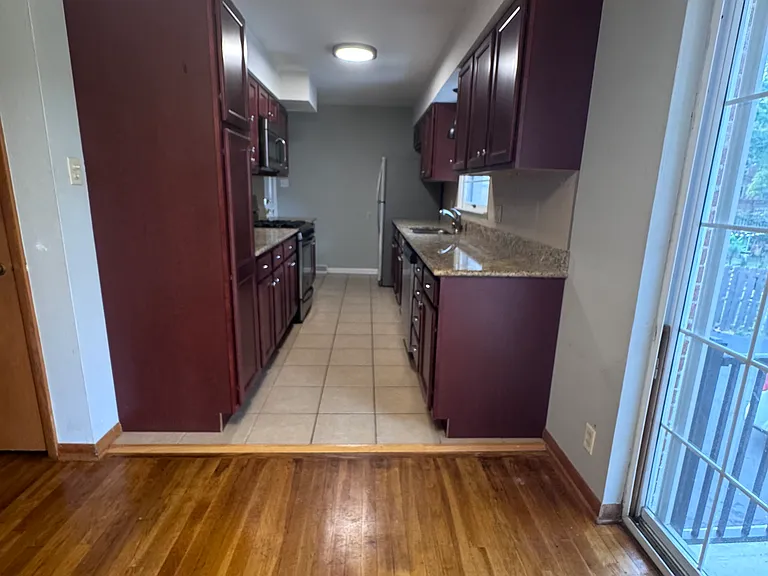 448 W Adams Ave — Photo 3