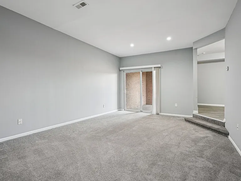 Aspen Apartments — Photo 31