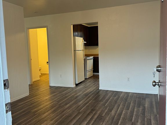 5th image of 140 Short St #1