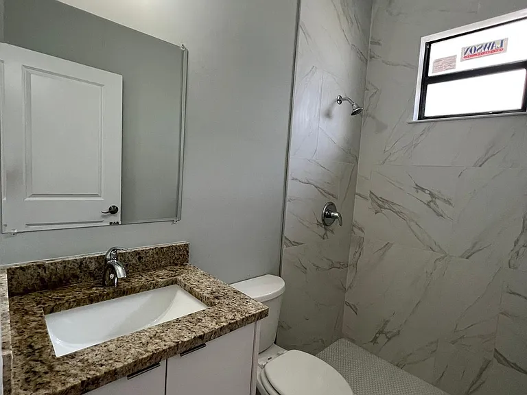 227 N East St — Photo 16