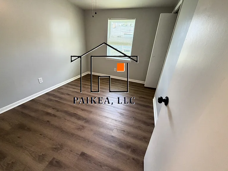 18 Helmken St — Photo 7