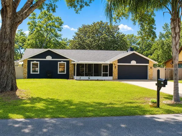 27627 Lois Dr, Tavares, FL 32778