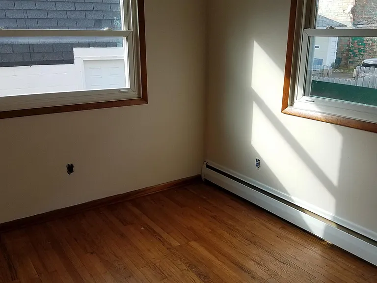 611 Eagle St — Photo 9